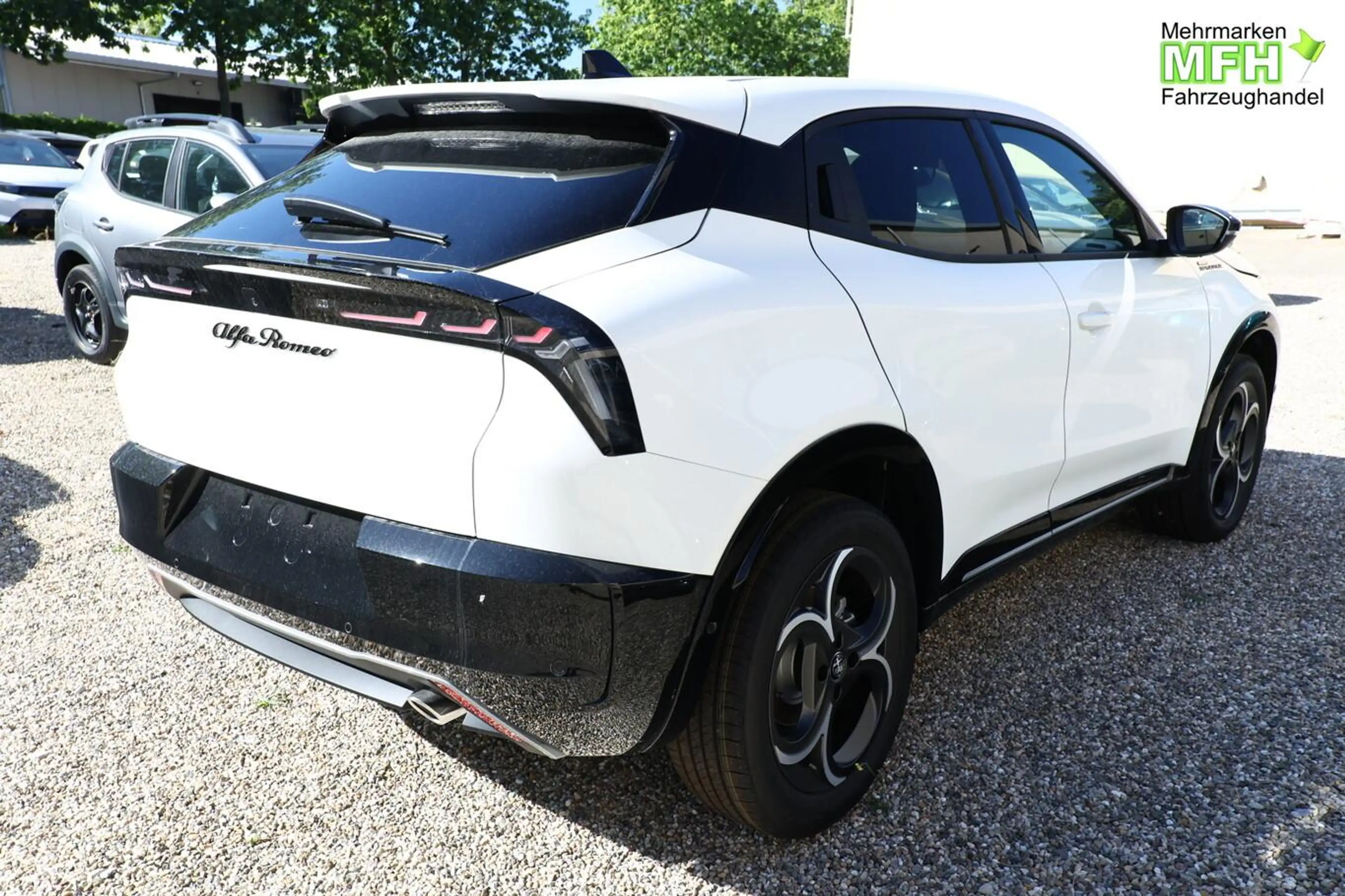 Alfa Romeo Junior SPORT SPECIALE Ibrida Q4 TechP 18"LM Navi 100 k... — photo 2