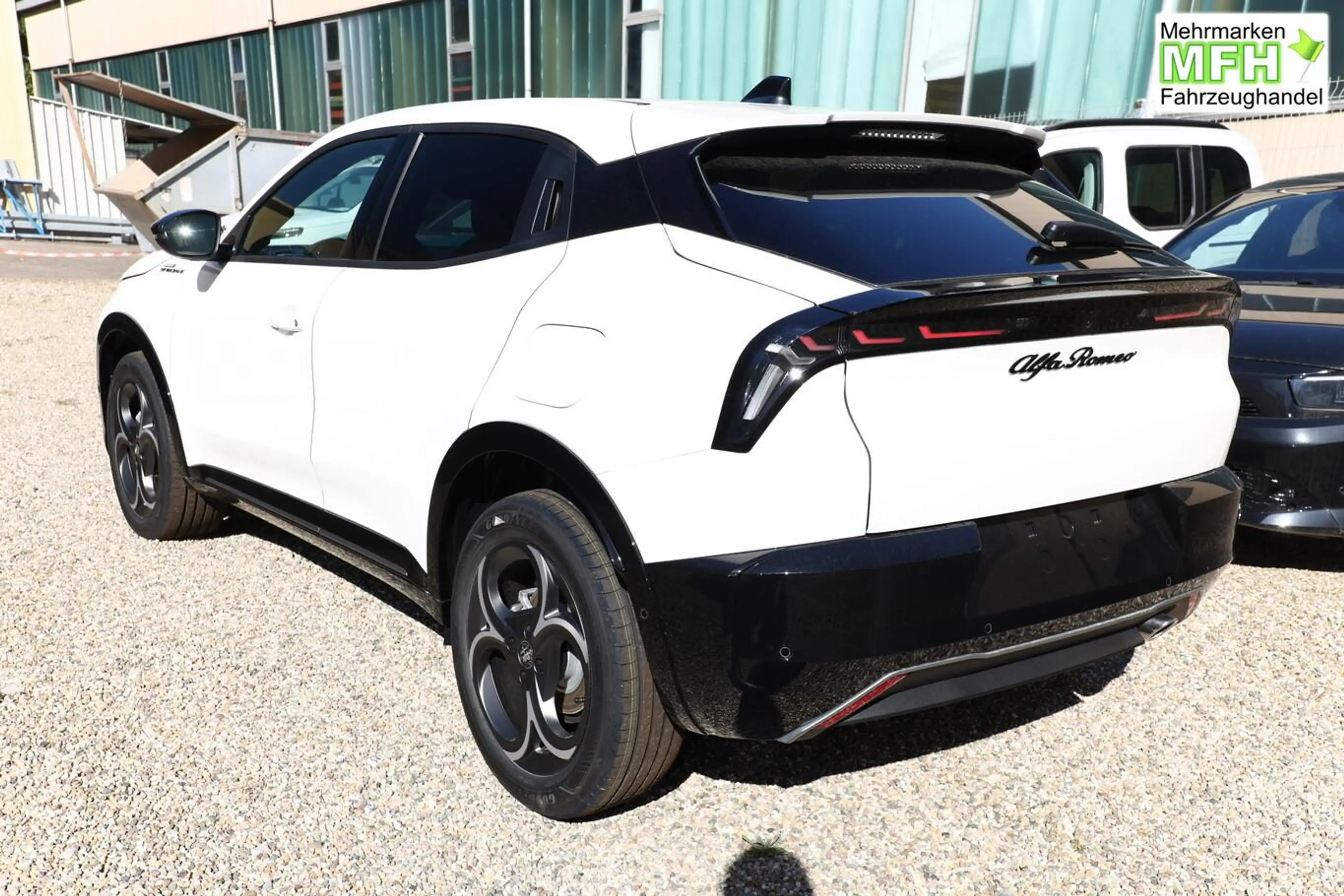 Alfa Romeo Junior SPORT SPECIALE Ibrida Q4 TechP 18"LM Navi 100 k... — photo 3