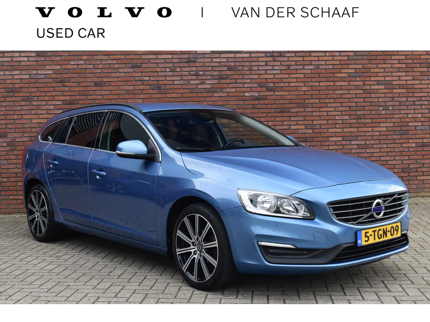 Volvo V60 T3 150PK Momentum | Trekhaak | 18'' Titania | Fami Bleu - 1