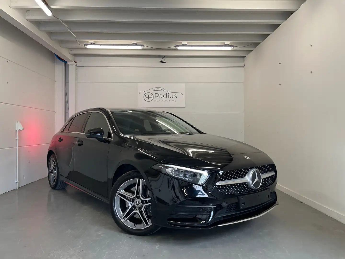 Mercedes-Benz A 250 A 250 e 8G-DCT AMG Line Zwart - 2