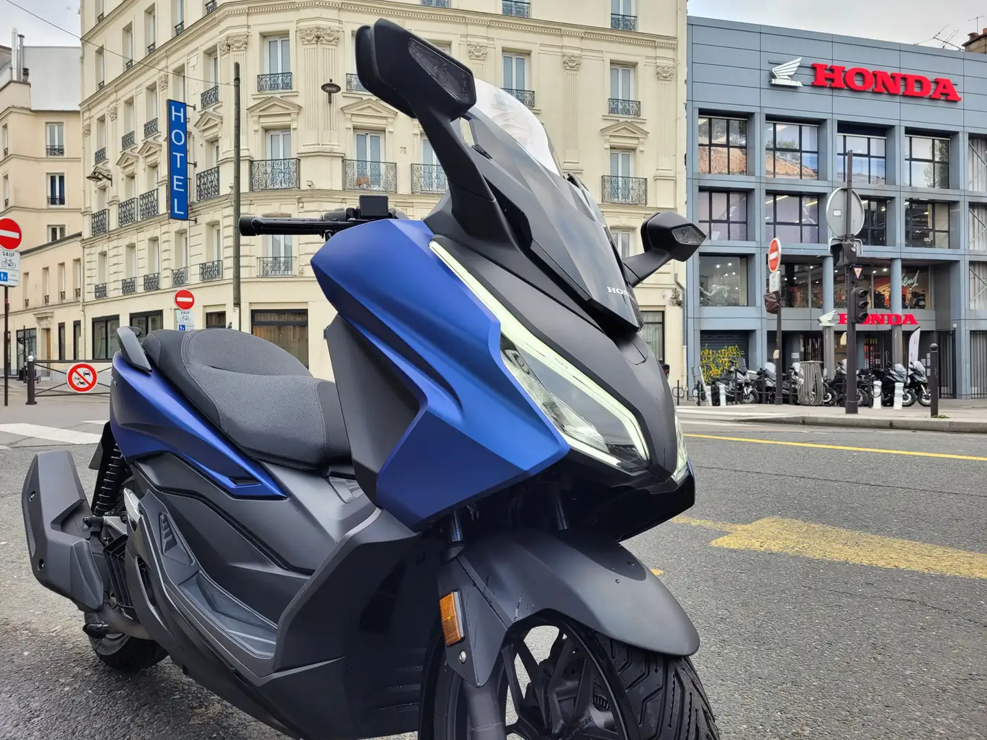 Honda Forza 125 Blau - 1