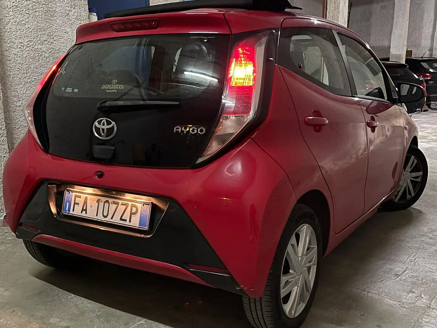 Toyota Aygo Aygo 5p 1.0 x-wave my15 Rouge - 2