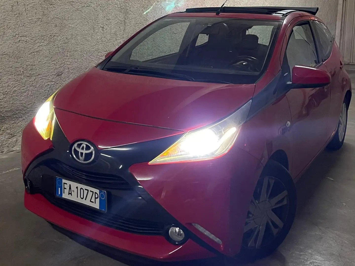 Toyota Aygo Aygo 5p 1.0 x-wave my15 Rouge - 1