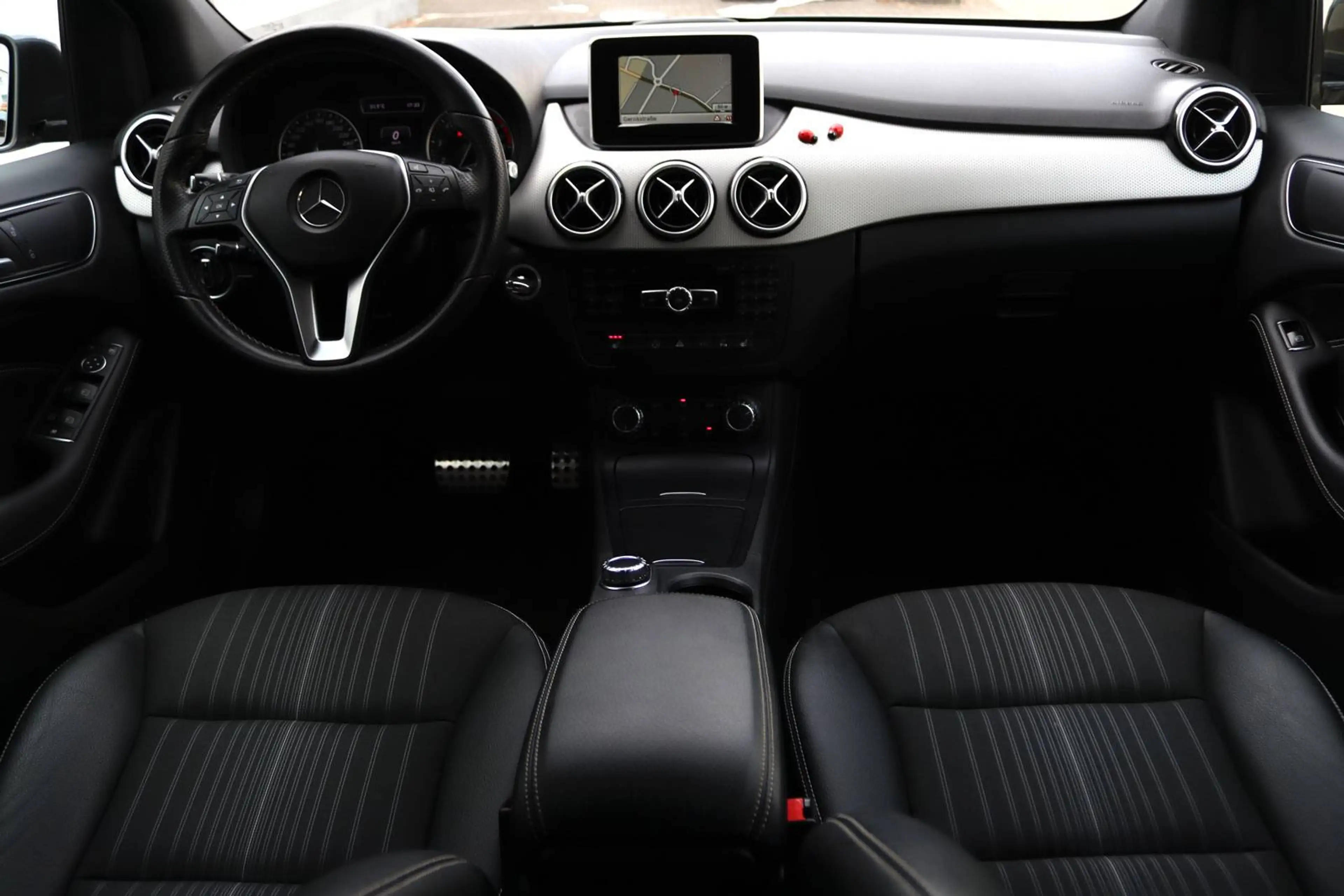 Mercedes-Benz B 220 B 220 4Matic SPORT-PAKET *RENTNERWAGEN / Orig.35750Km!! — photo 7