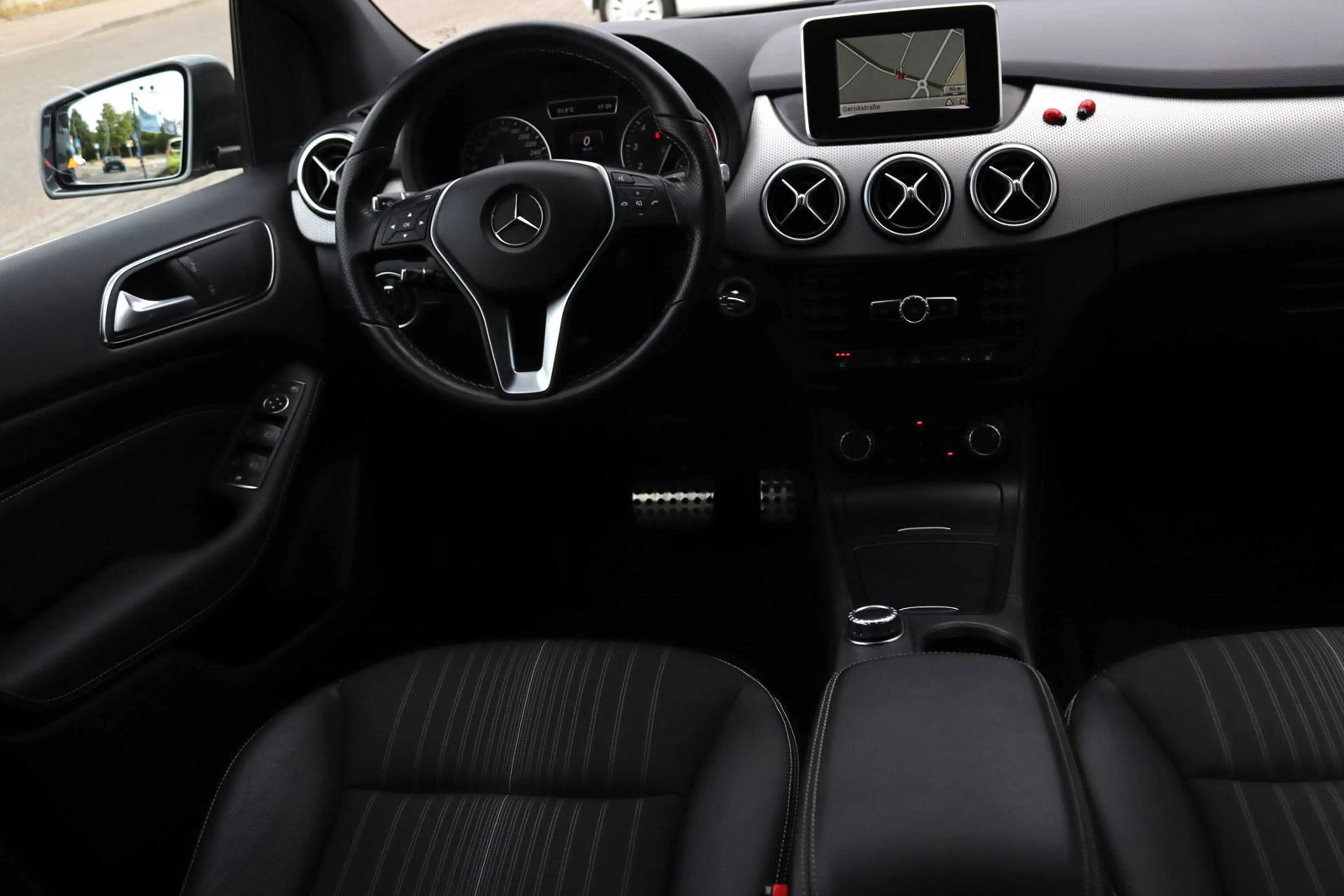 Mercedes-Benz B 220 B 220 4Matic SPORT-PAKET *RENTNERWAGEN / Orig.35750Km!! — photo 8