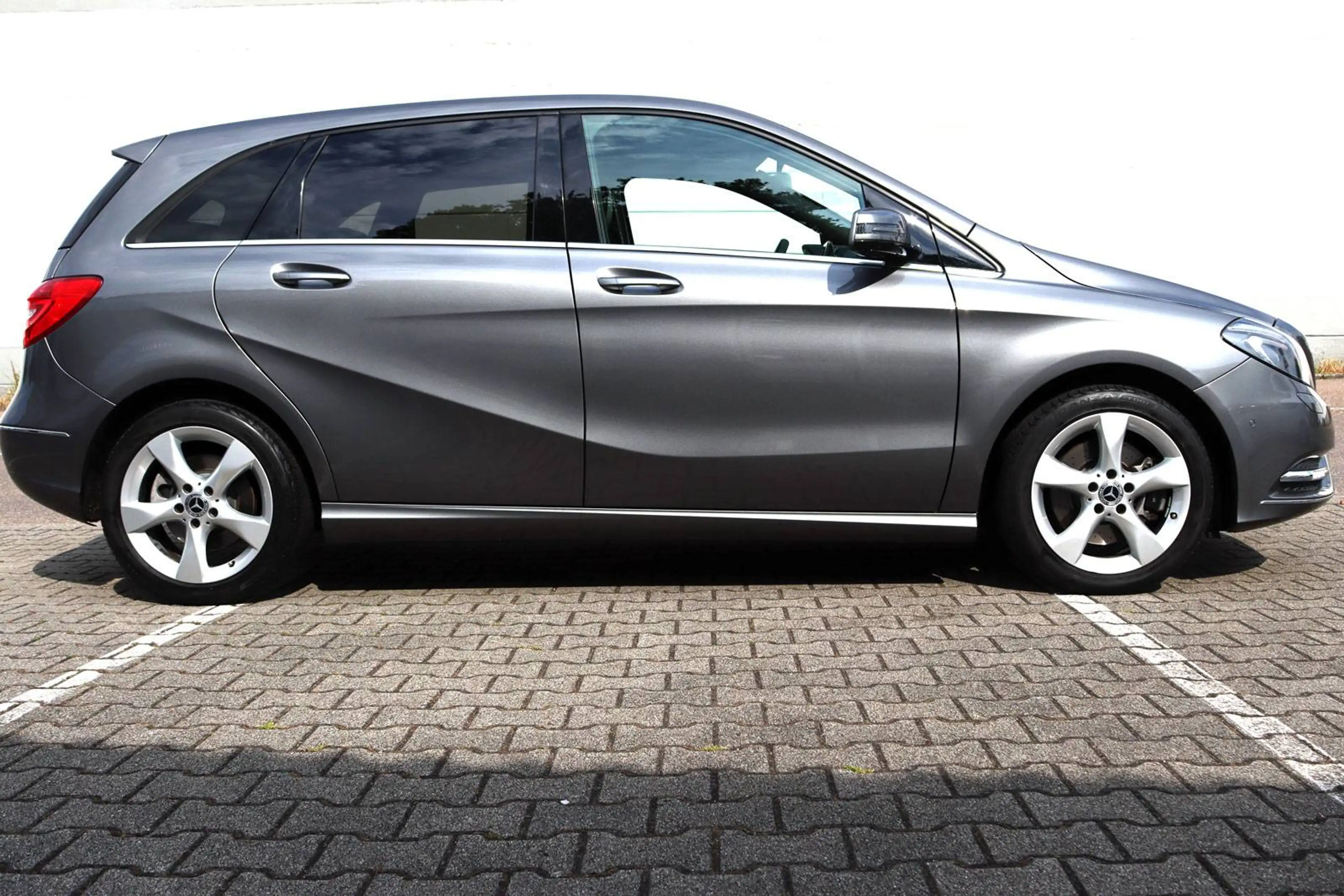 Mercedes-Benz B 220 B 220 4Matic SPORT-PAKET *RENTNERWAGEN / Orig.35750Km!! — photo 9