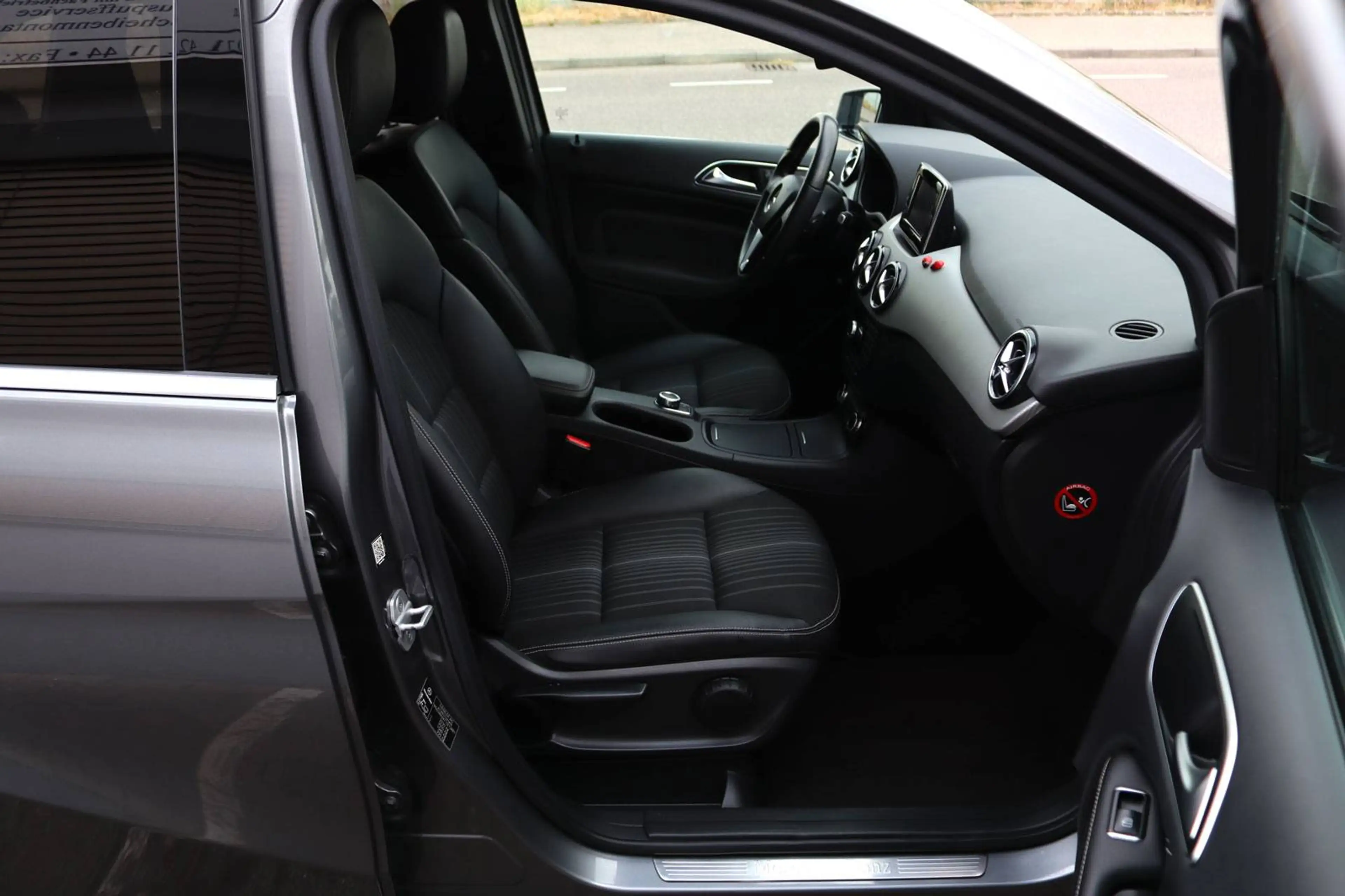 Mercedes-Benz B 220 B 220 4Matic SPORT-PAKET *RENTNERWAGEN / Orig.35750Km!! — photo 5