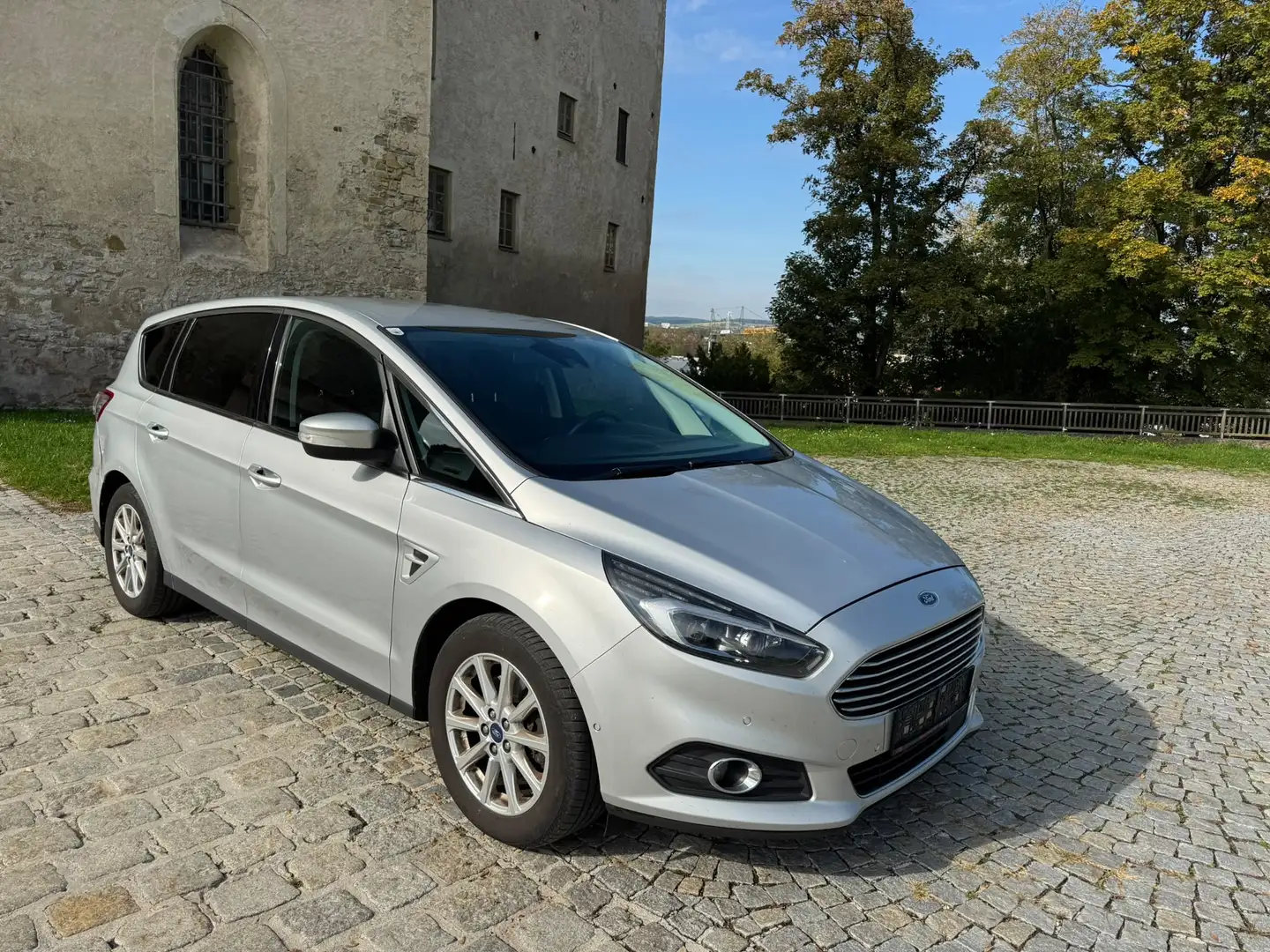 Ford S-Max Titanium Grau - 1