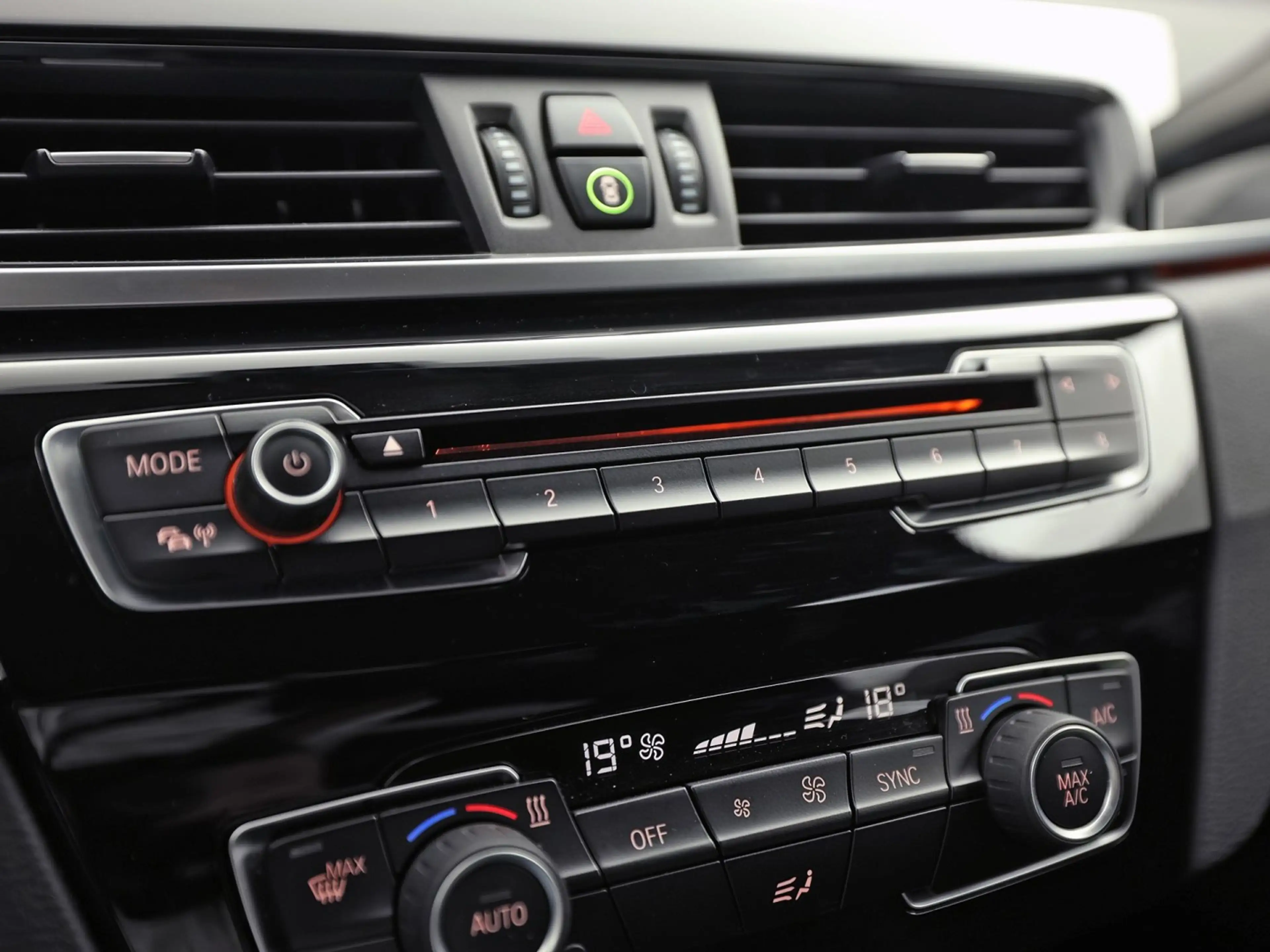 BMW X1 sDrive20i Executive 192Pk Automaat (NAVIGATIE, CLI — photo 25