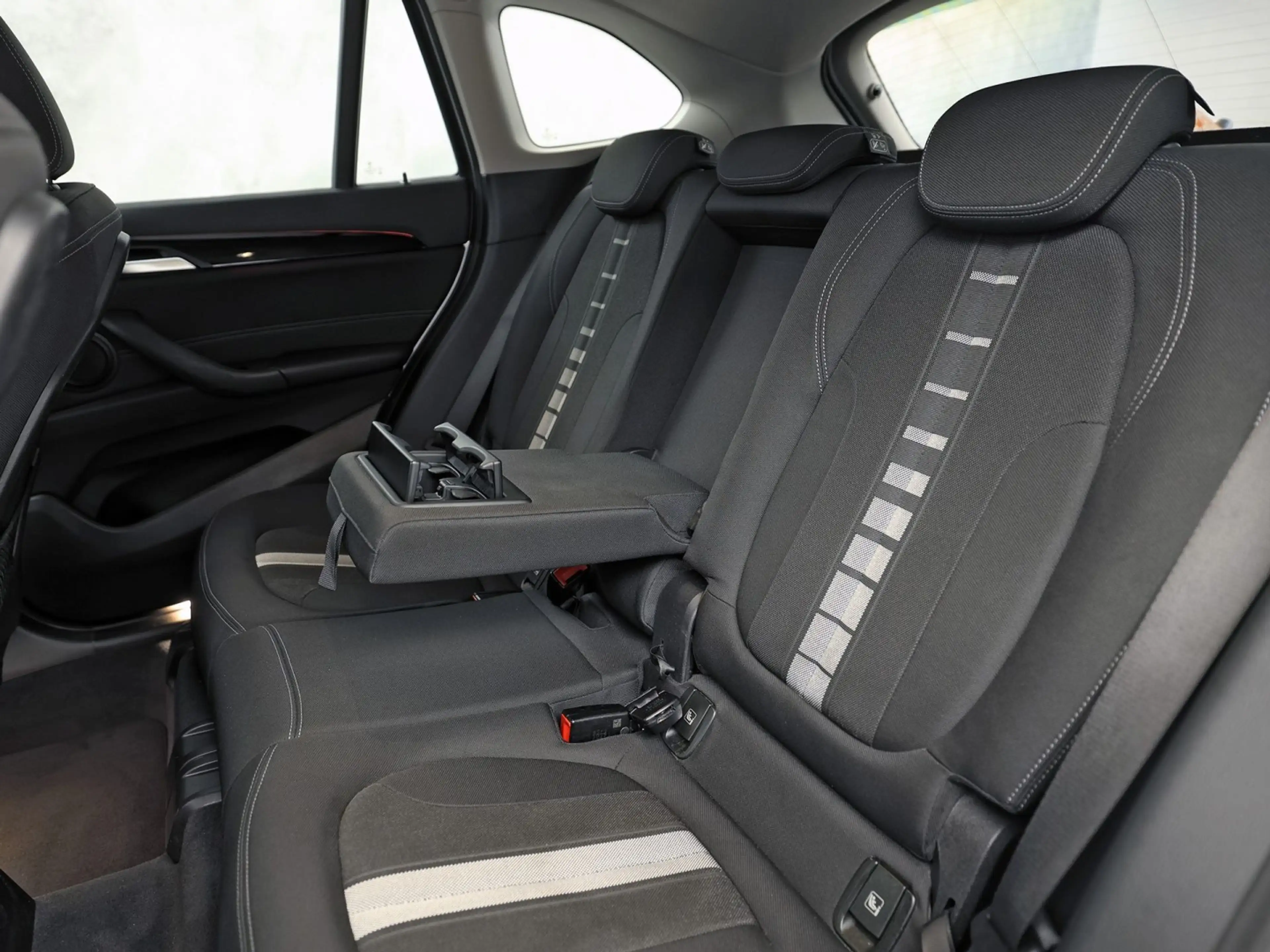 BMW X1 sDrive20i Executive 192Pk Automaat (NAVIGATIE, CLI — photo 33