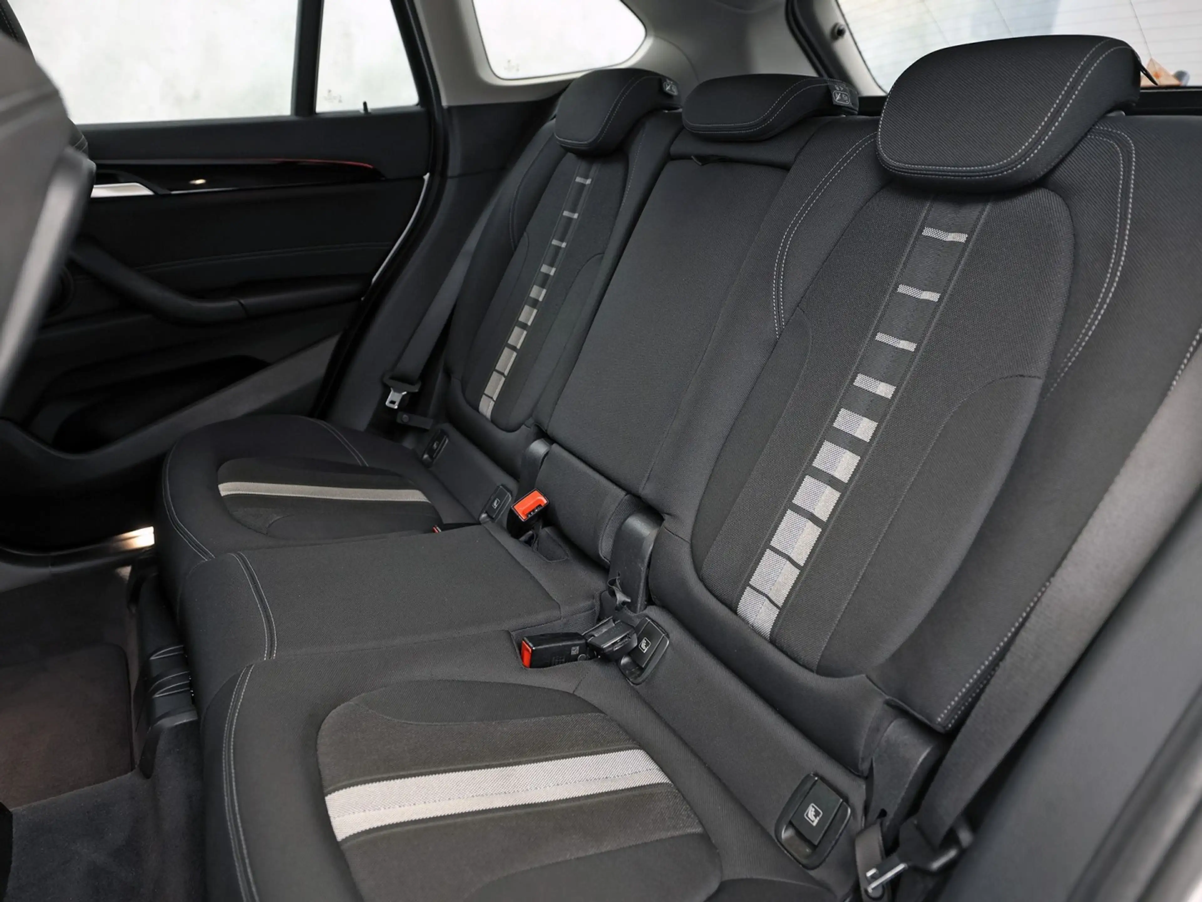 BMW X1 sDrive20i Executive 192Pk Automaat (NAVIGATIE, CLI — photo 14