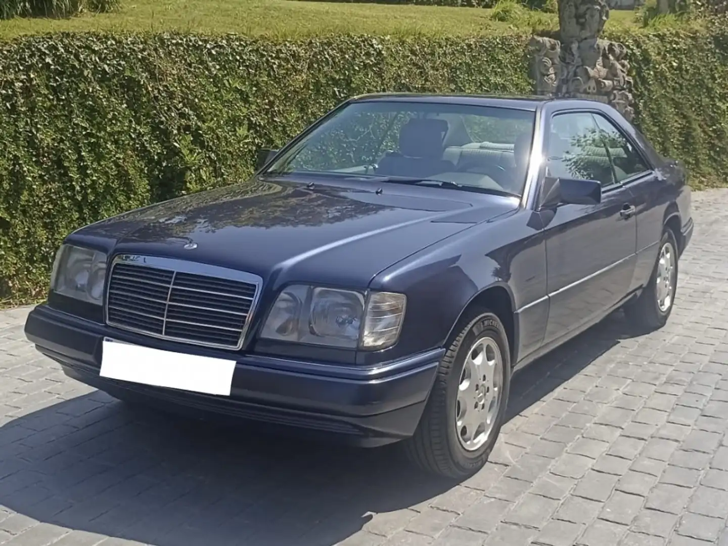 Mercedes-Benz E 220 Coupé Azul - 2
