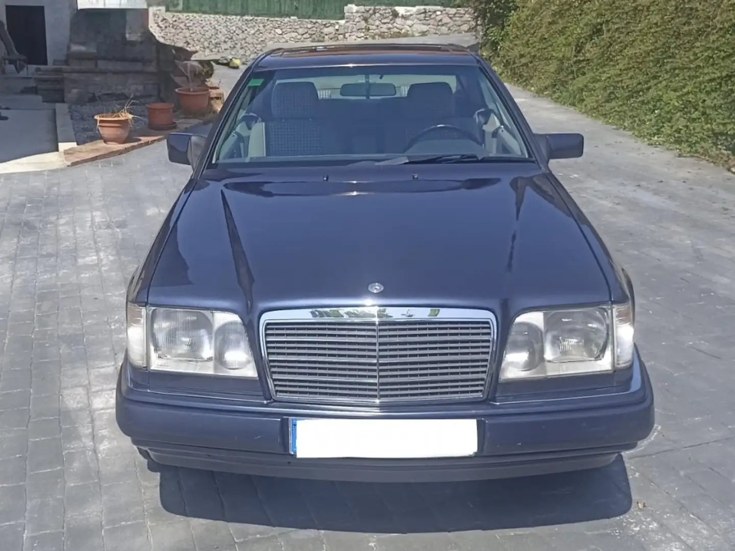 Mercedes-Benz E 220 Coupé Azul - 1