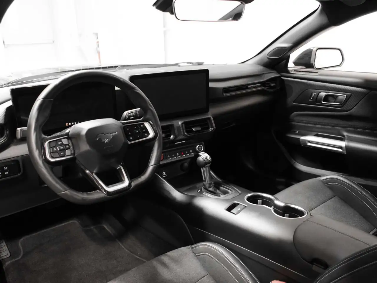 Ford Mustang photo Ford Mustang
