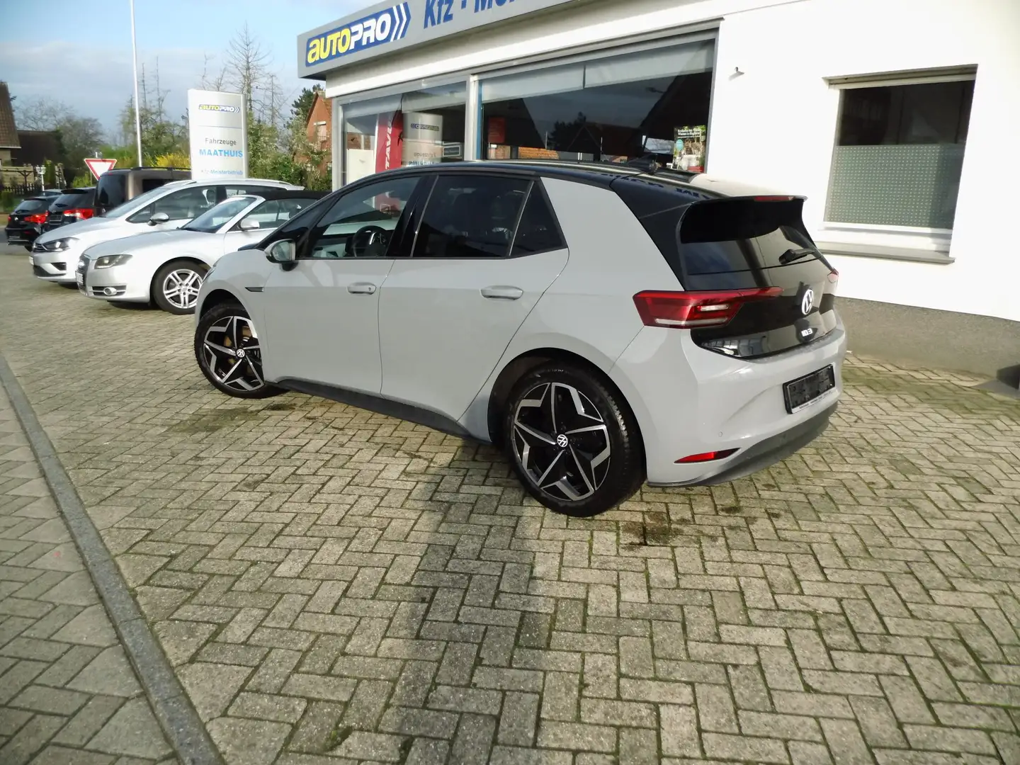 Volkswagen ID.3 150 kW Pro Performance Business (E11) Grau - 2