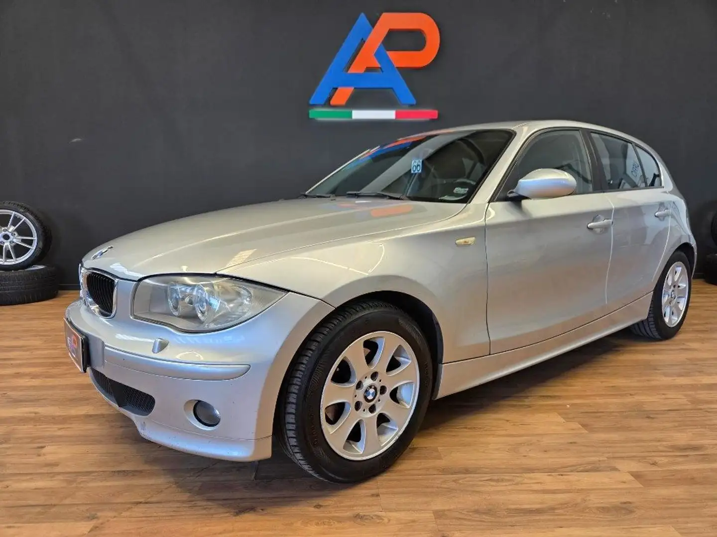 BMW 118 d cat 5 porte Attiva Argento - 1