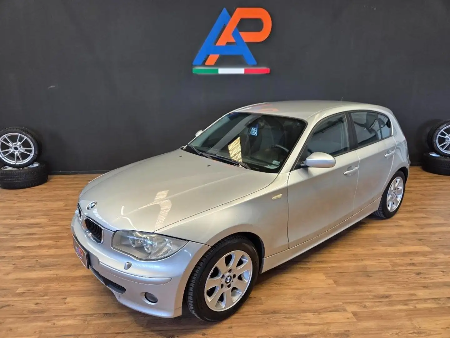 BMW 118 d cat 5 porte Attiva Argento - 2