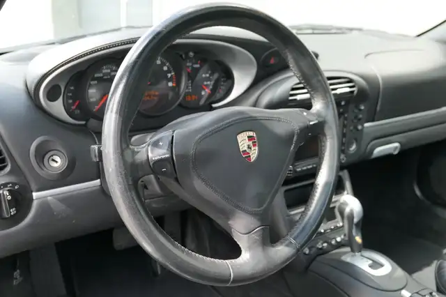 Porsche 911 view 4