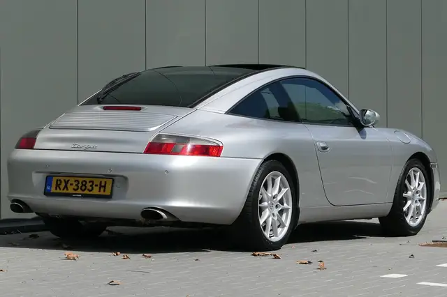 Porsche 911 view 2