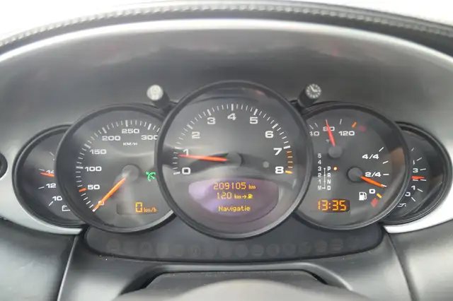 Porsche 911 view 5