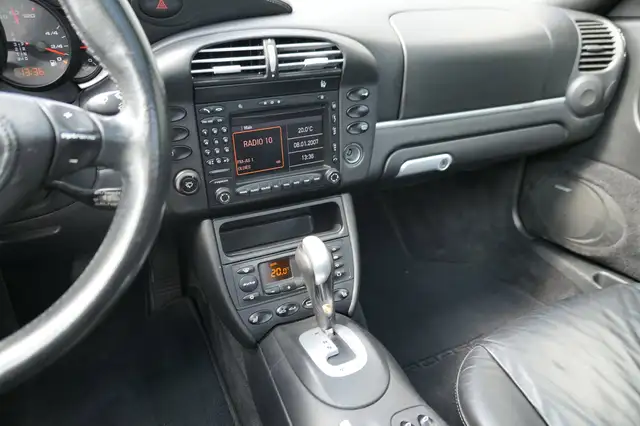 Porsche 911 view 12