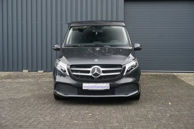 Mercedes-Benz V-Class view 2