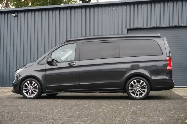 Mercedes-Benz V-Class view 4
