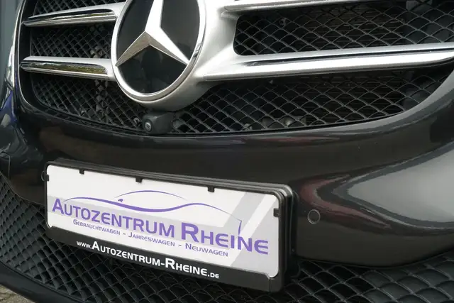 Mercedes-Benz V-Class view 12