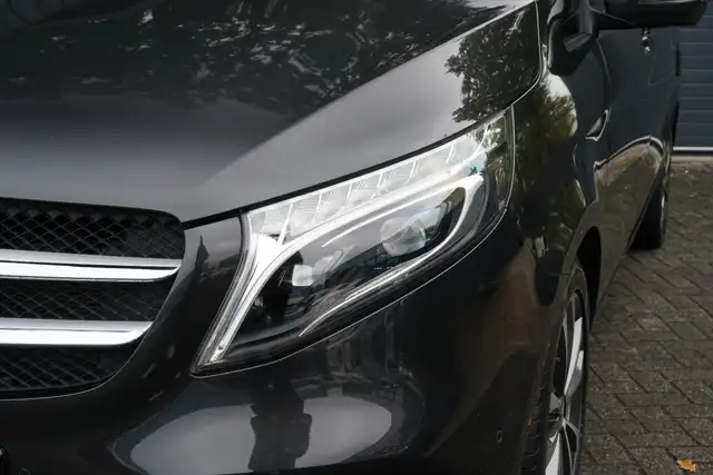 Mercedes-Benz V-Class view 9