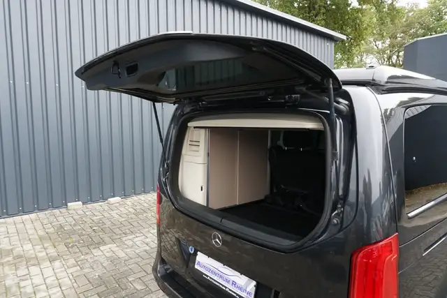 Mercedes-Benz V-Class view 15