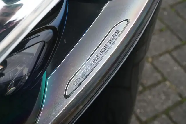 Mercedes-Benz V-Class view 10