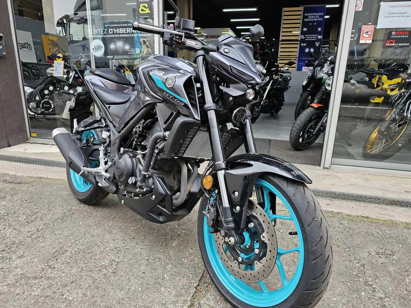 Yamaha MT-03 Gris - 2