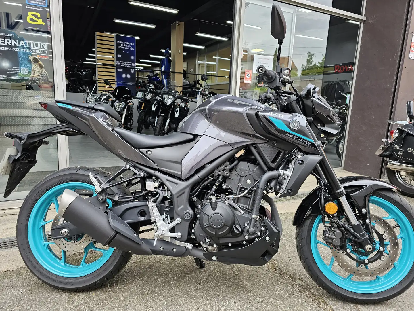 Yamaha MT-03 Gris - 1