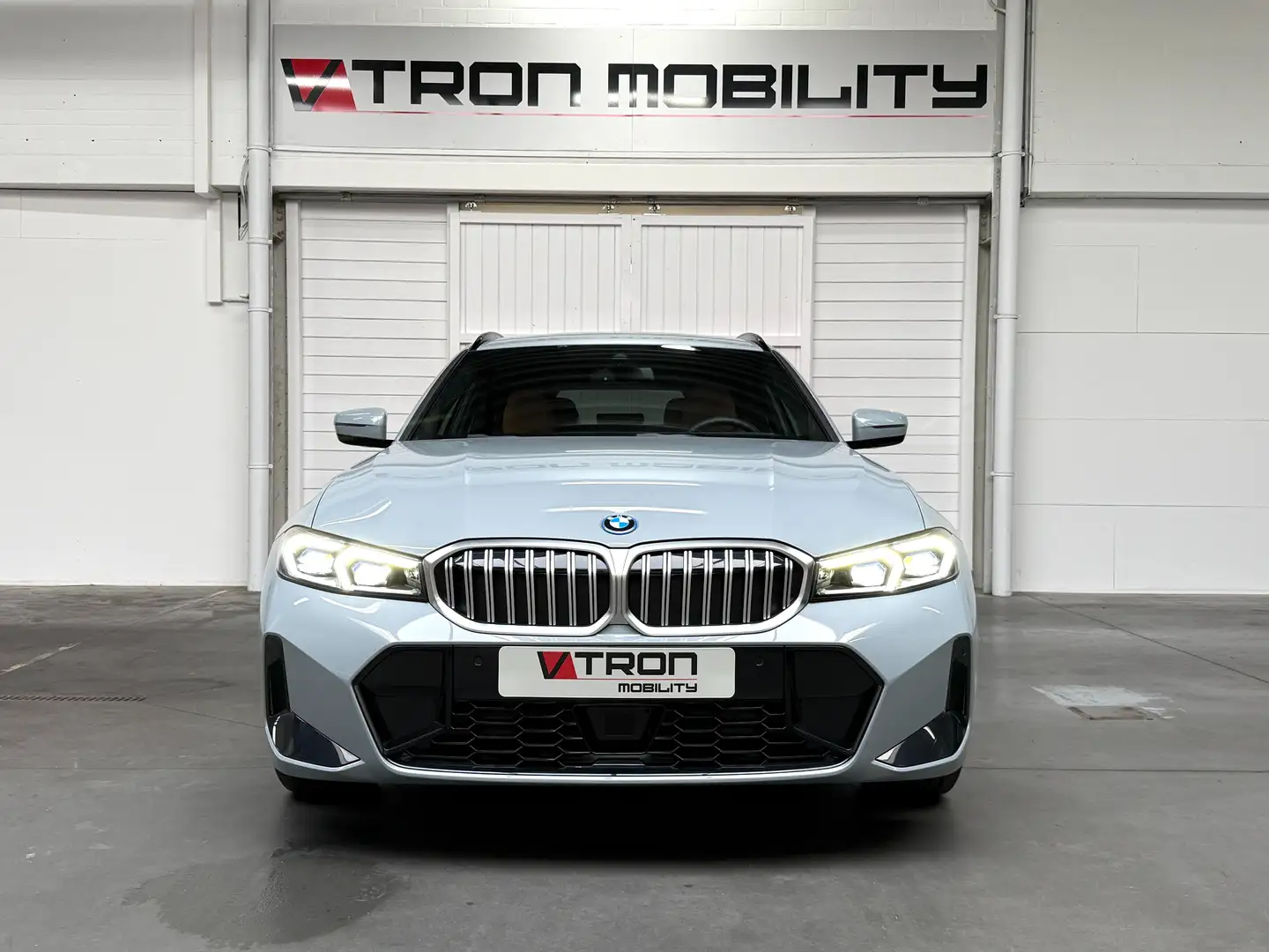 BMW 330 330eAS Touring PHEV M-PACK CAMERA*LED*DAB*CARPLAY Grau - 2