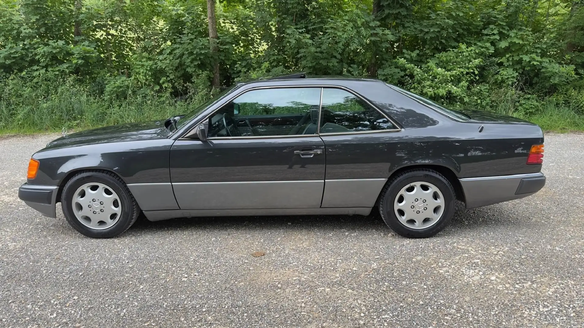 Mercedes-Benz CE 300 Sportline,  H-Kennzeichen Schwarz - 1