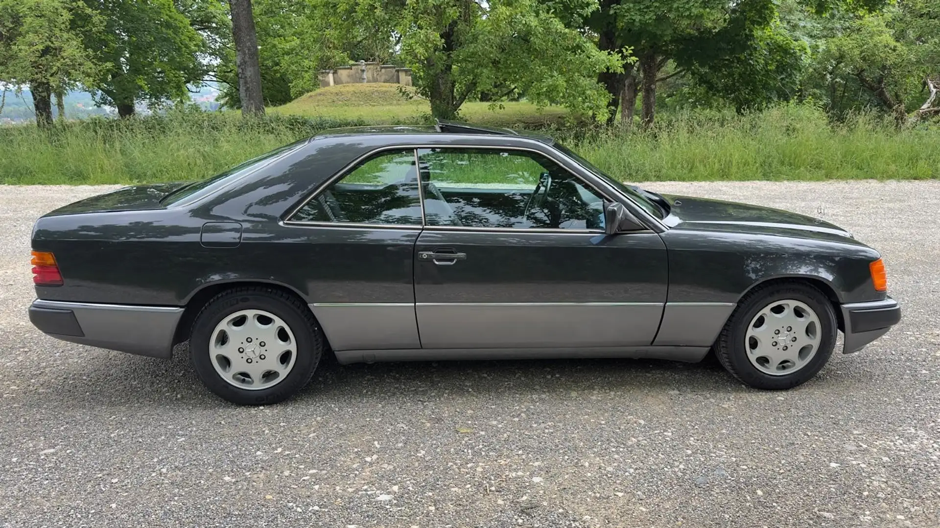 Mercedes-Benz CE 300 Sportline,  H-Kennzeichen Schwarz - 2