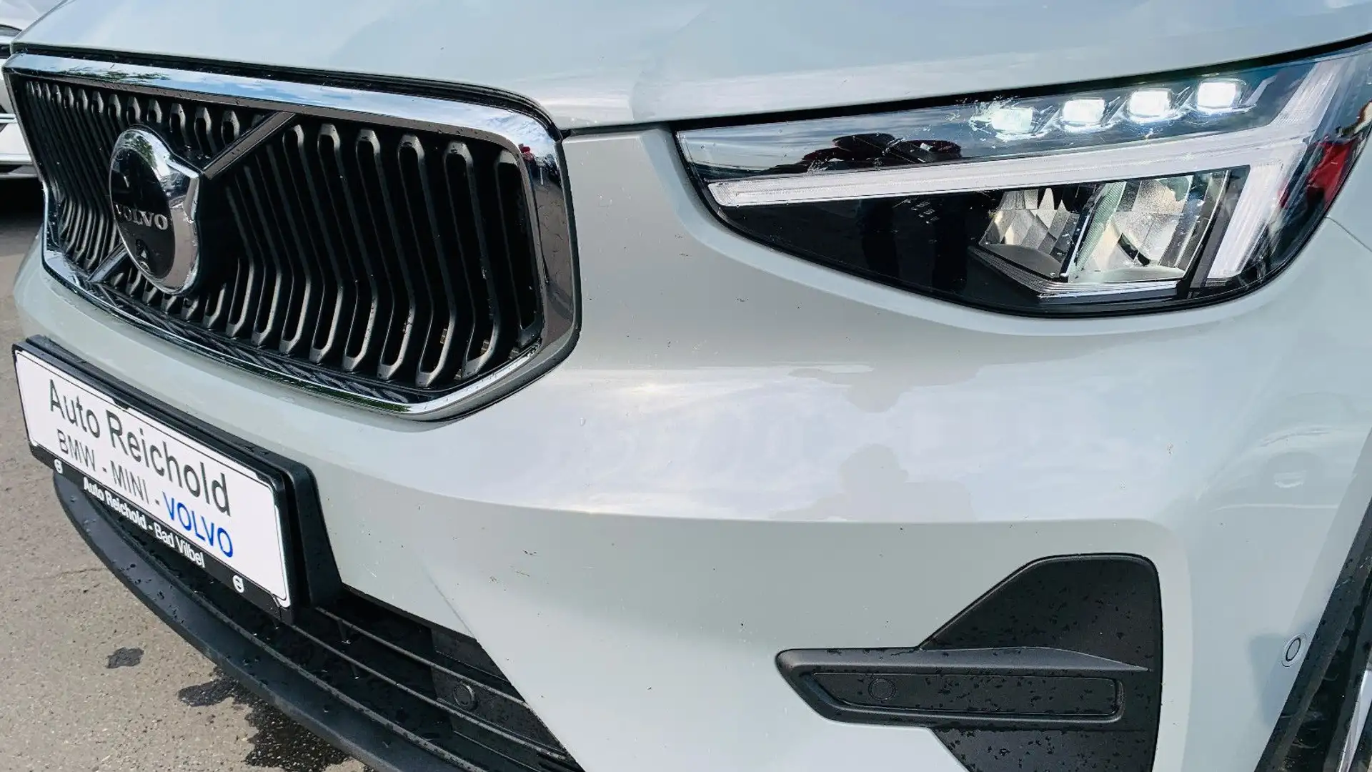 Volvo XC40 B3 Aut. ACC BLIS AHK 360° LED NAVI PILOT Sh Grau - 2