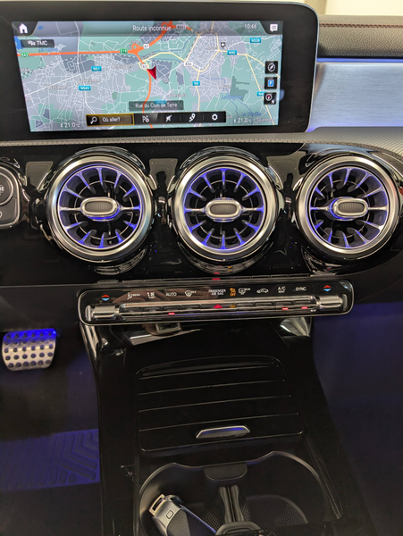 Mercedes-Benz CLA 180 d ShootingBrake AMG *PANO-FULL LED-ALCANT-NAVI* — photo 10