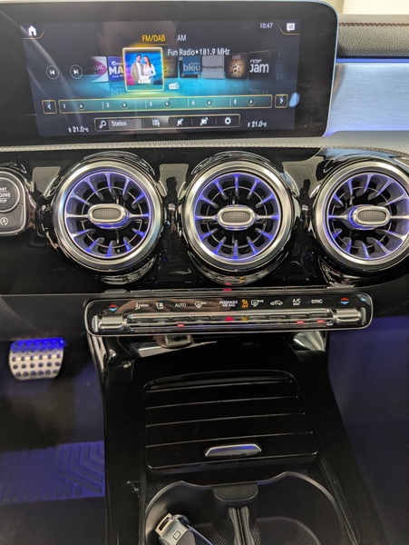 Mercedes-Benz CLA 180 d ShootingBrake AMG *PANO-FULL LED-ALCANT-NAVI* — photo 11