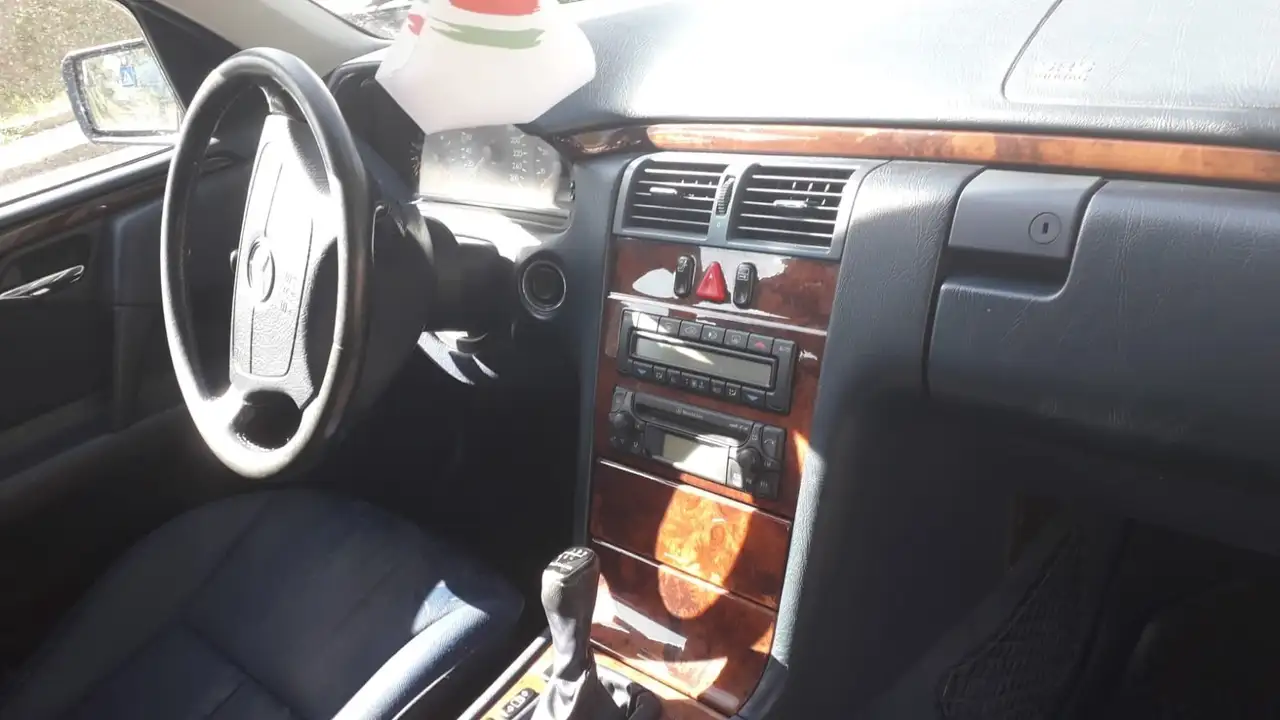 Mercedes-Benz E 200 k Classic, foto 4