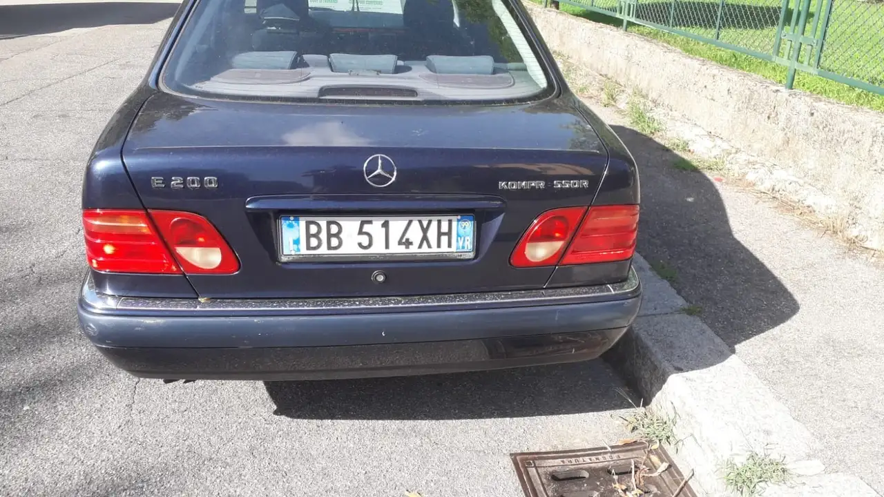 Mercedes-Benz E 200 k Classic, foto 2