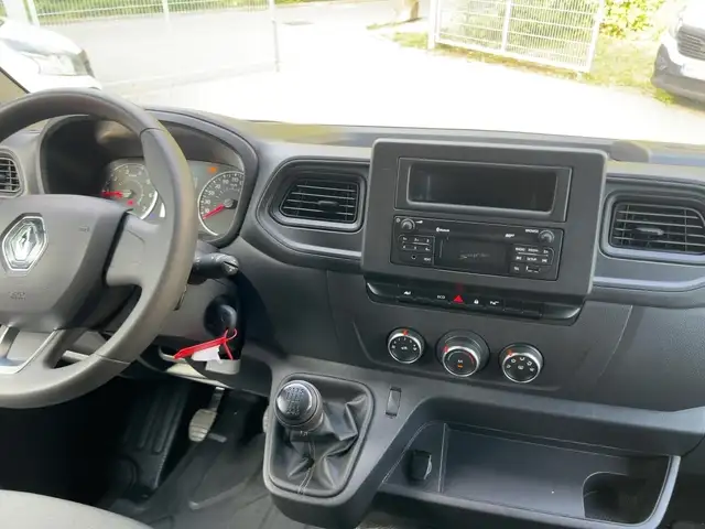 Renault Master view 11