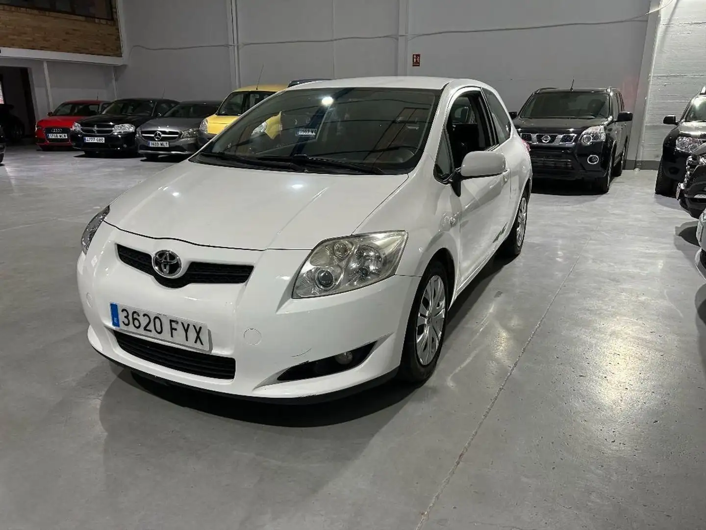 Toyota Auris 1.4D-4D Blanc - 2