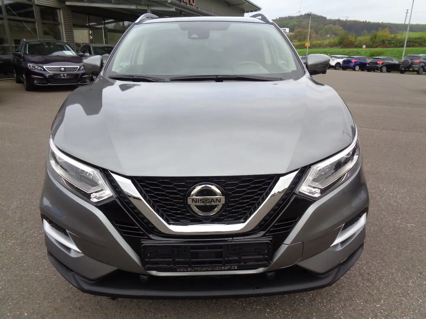 Nissan Qashqai 1.5 dCi Automatik,Panorama,Kamera. Grau - 2