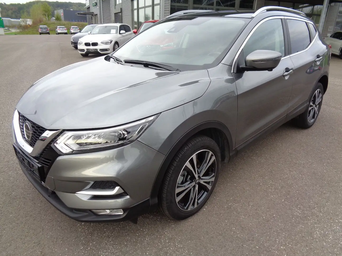 Nissan Qashqai 1.5 dCi Automatik,Panorama,Kamera. Grau - 1