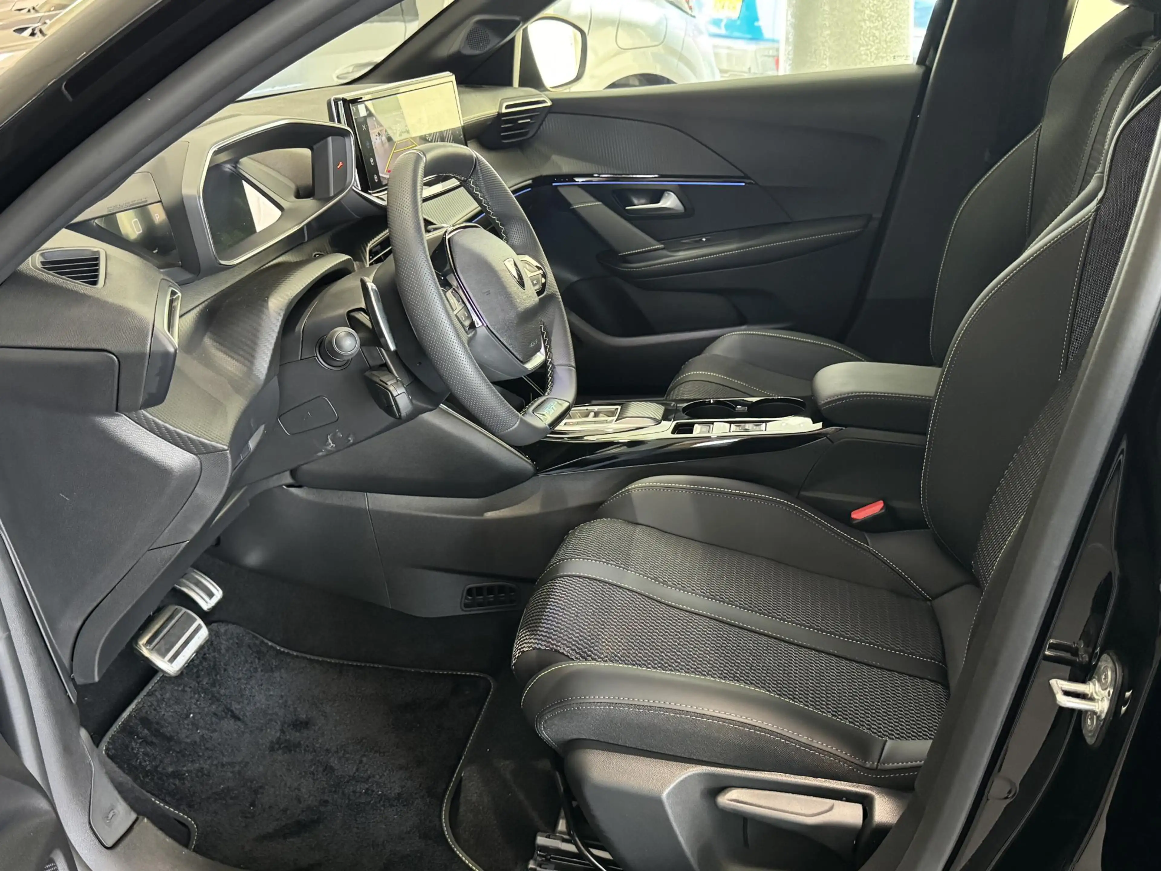Peugeot 208 1.2 Hybrid 110 e-DCS6 GT — photo 15