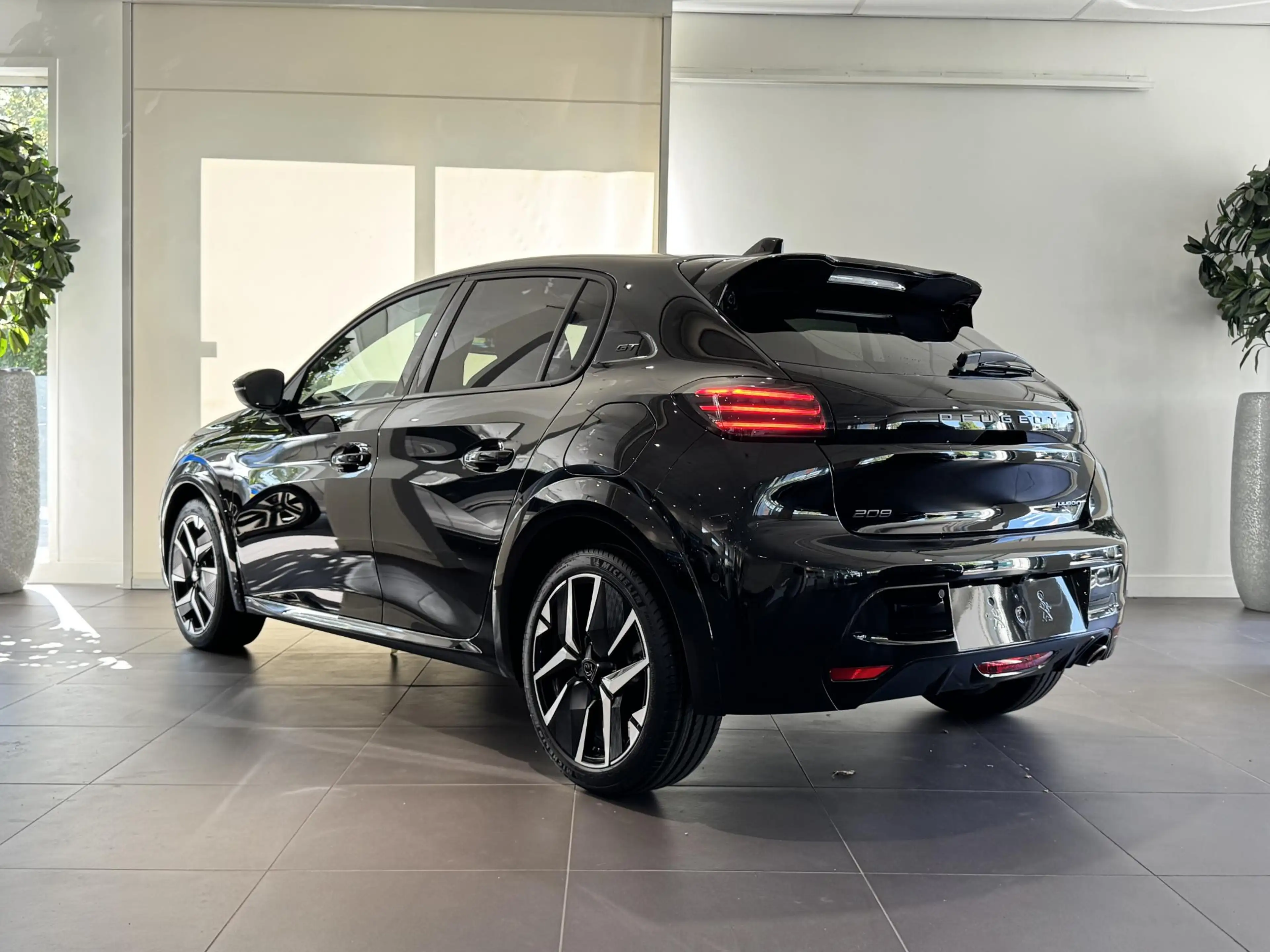 Peugeot 208 1.2 Hybrid 110 e-DCS6 GT — photo 6
