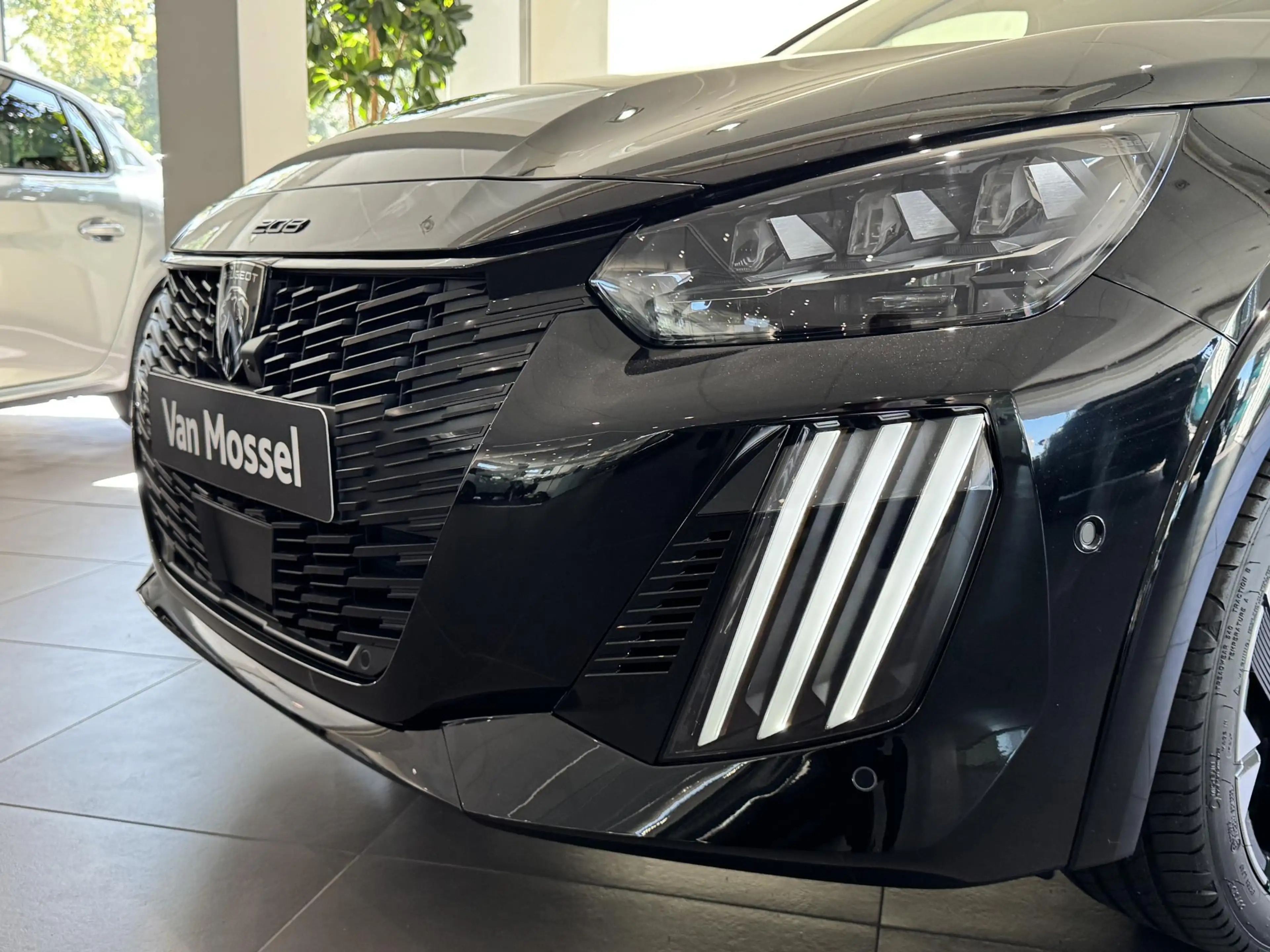 Peugeot 208 1.2 Hybrid 110 e-DCS6 GT — photo 7