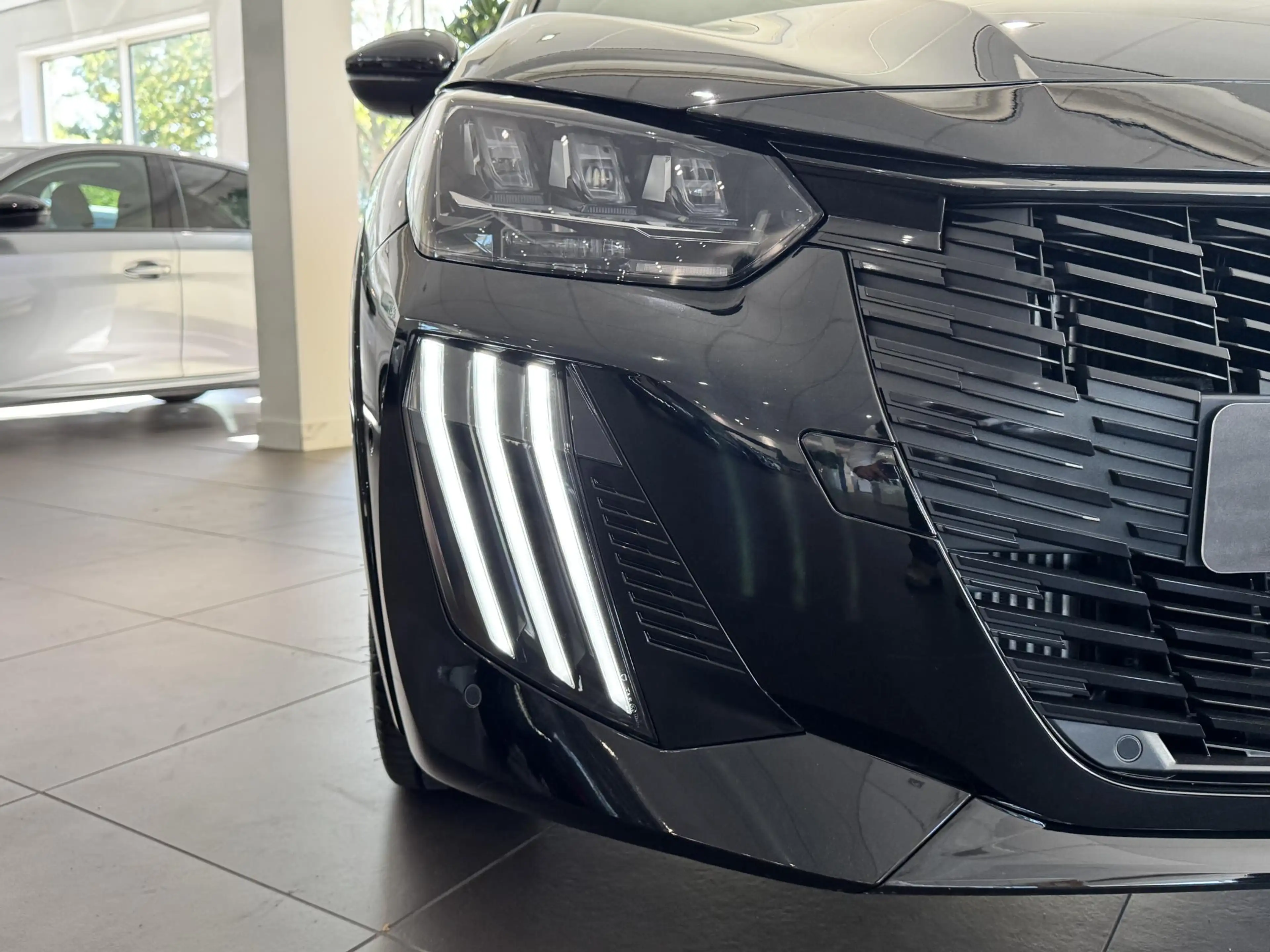 Peugeot 208 1.2 Hybrid 110 e-DCS6 GT — photo 8
