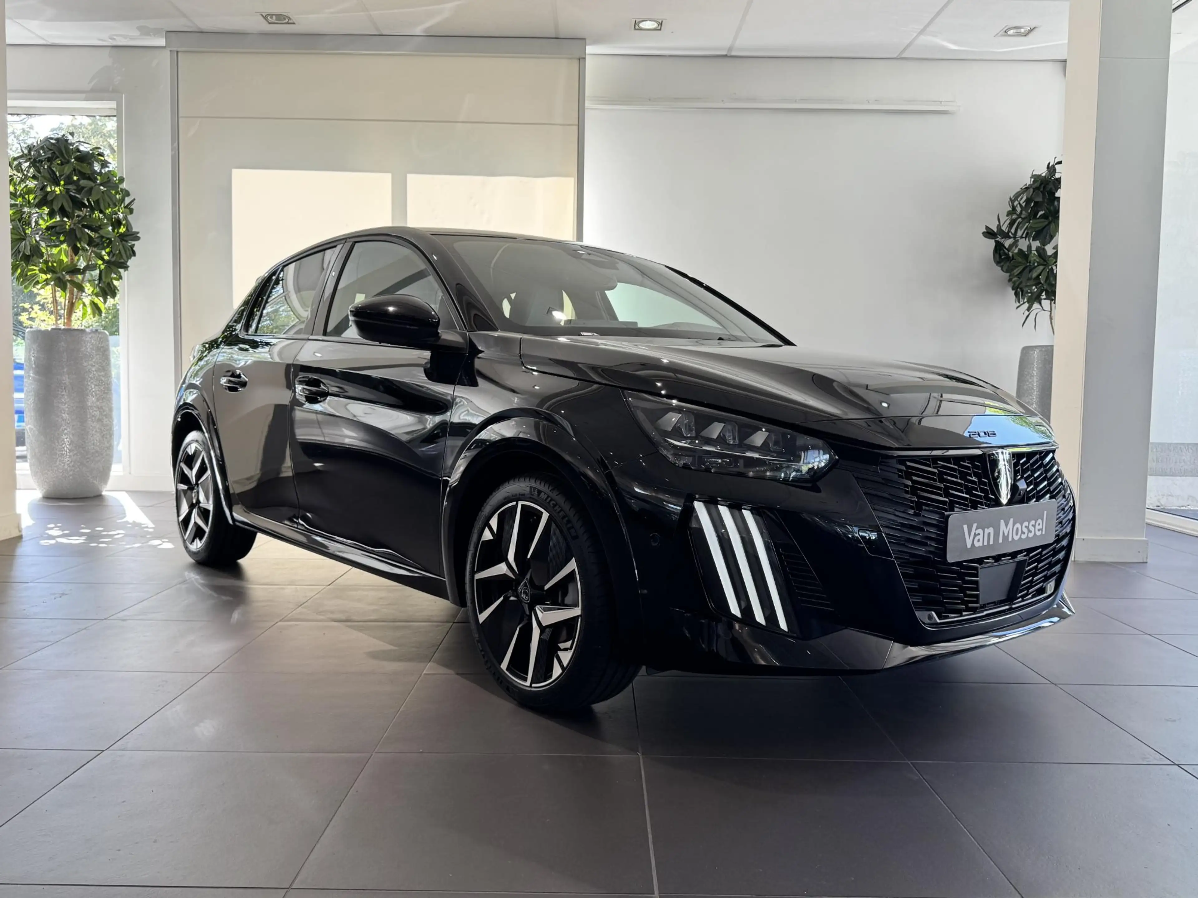Peugeot 208 1.2 Hybrid 110 e-DCS6 GT — photo 3